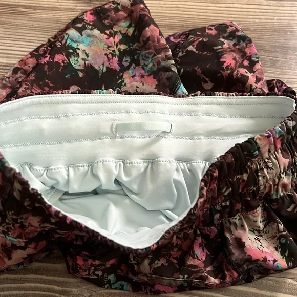 Lululemon Track That Mid-Rise Lined Short 5" Stencil Blossom Red Multi Size 4 - Picture 6 of 8